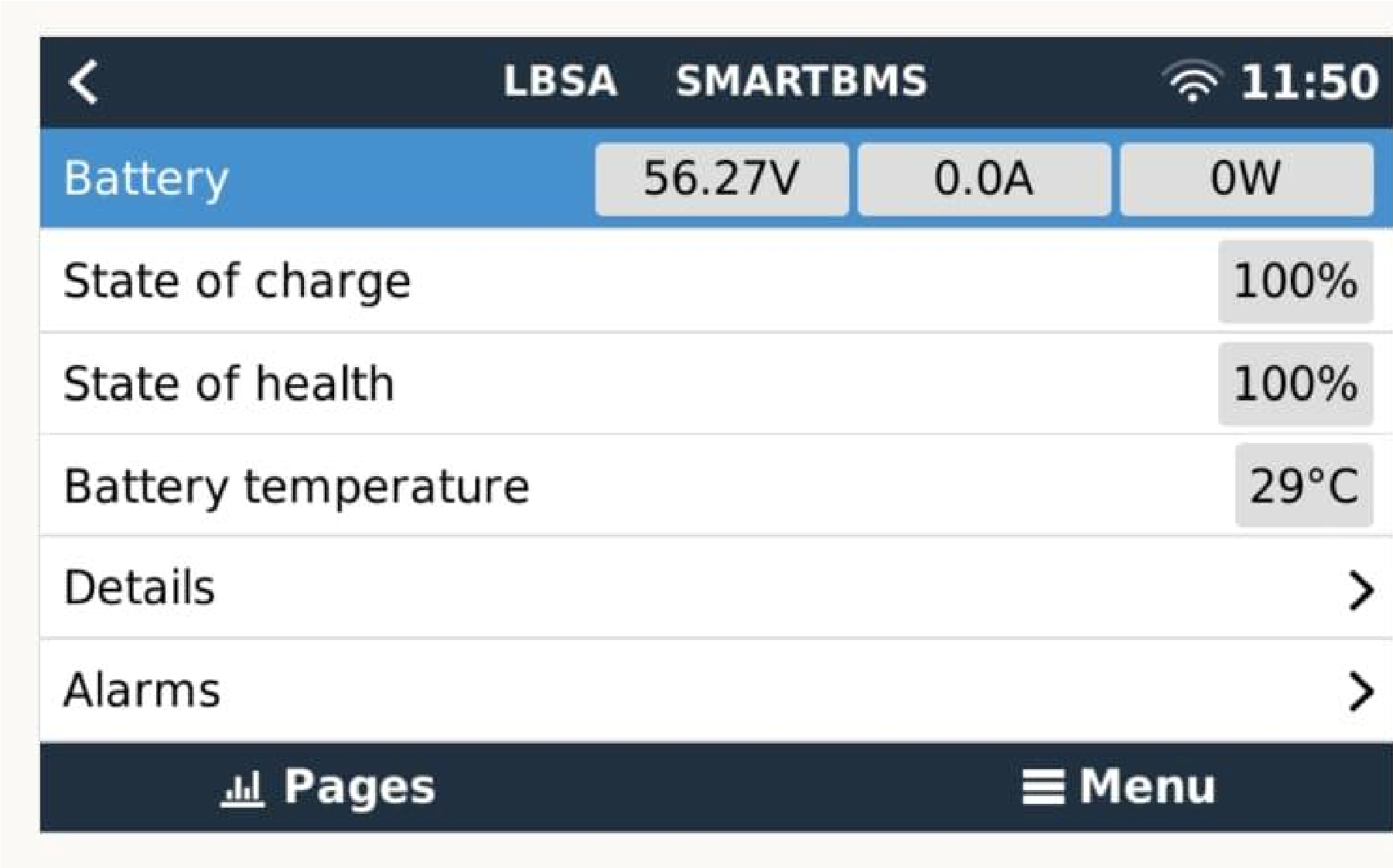 Voorbeeld van het batterijoverzicht met spanning, stroom, vermogen, laadstatus, gezondheidstoestand en temperatuur.
